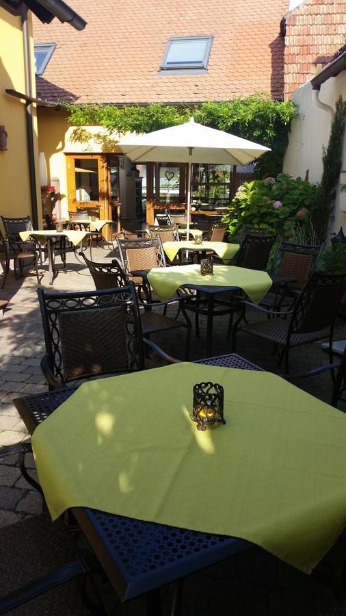 Ellenbergs Restaurant & Hotel Hessheim Exterior foto